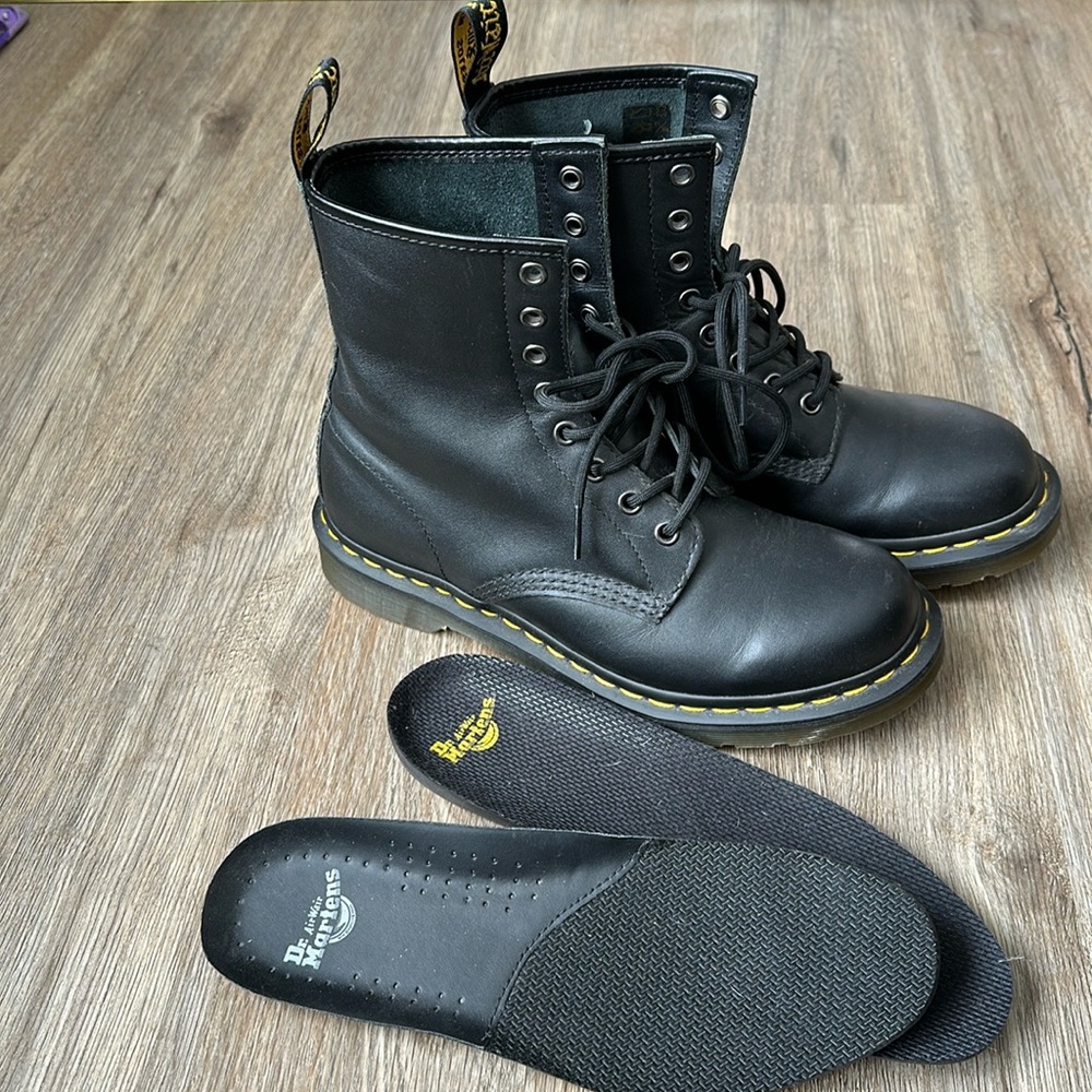 Women’s Size 8 (39) Black Dr. Martens 1460 Boots - Like New!!